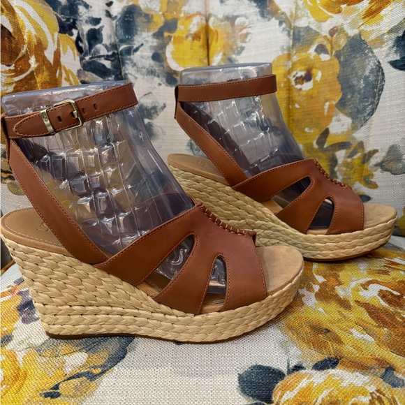 NWT UGG Careena Wedge Sandal in Chestnut Size 8.5 - Picture 3 of 11